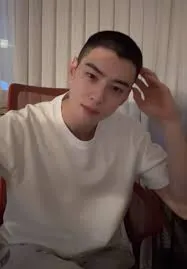 차은우, 군대 입대 하루 전 삭발 공개…국방부 군악대 입대 : 네이트 연예